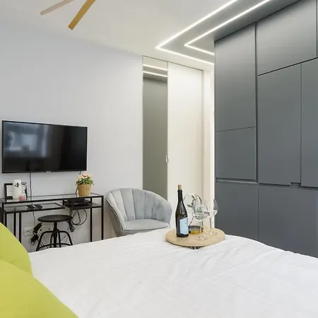 Luxury Near Uprising Museum Apartment *