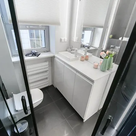 Luxury Near Uprising Museum Apartment