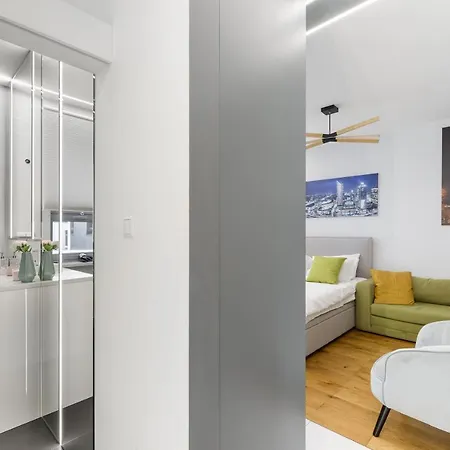 Luxury Near Uprising Museum Apartment *